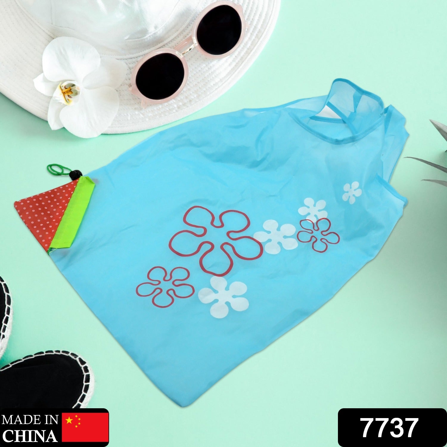 Foldable reusable bags with handles for shopping. Foldable reusable bags with handles for shopping.
